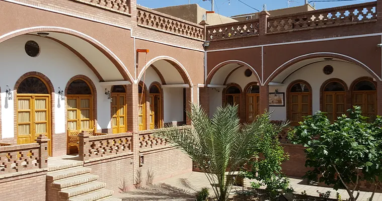 رزرو اقامتگاه سنتی فانوس ویونا کاشان