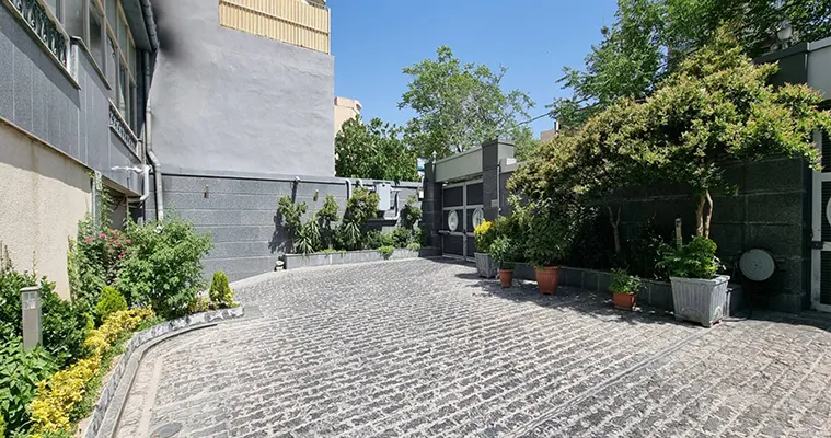 محوطه هتل آساره تهران