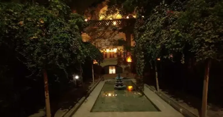 محوطه بوتیک هتل خادمی کاشان