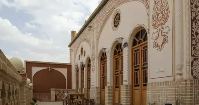 محوطه بوتیک هتل خادمی کاشان