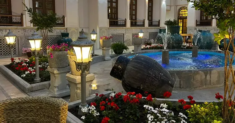محوطه بوتیک هتل شهسواران اصفهان