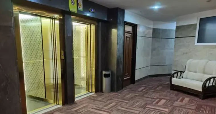 راهرو هتل قصر نادری قم