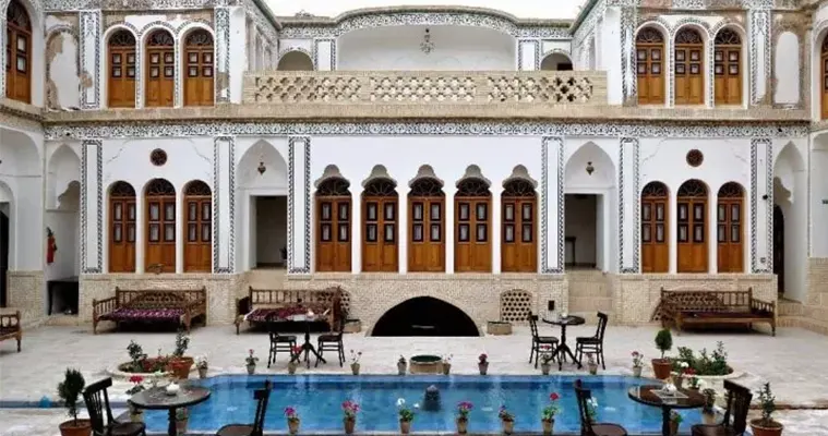 محوطه بوتیک هتل صباغیان کاشان