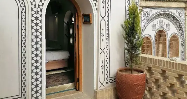 محوطه بوتیک هتل صباغیان کاشان