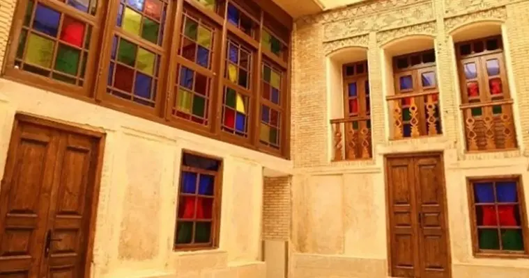 محوطه بوتیک هتل پنج دری شیراز