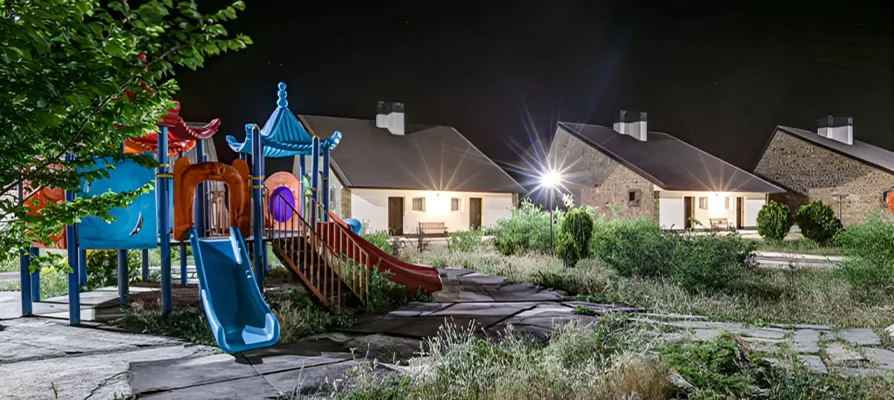 منظره ای از هتل جهانگردی میگون