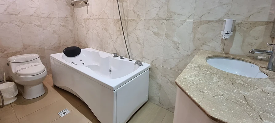 سرویس دستشویی و حمام هتل شبستان رشت