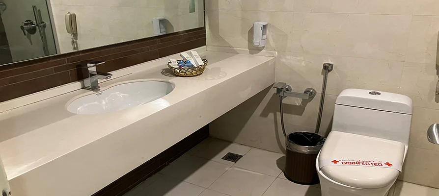 امکانات هتل هویزه تهران