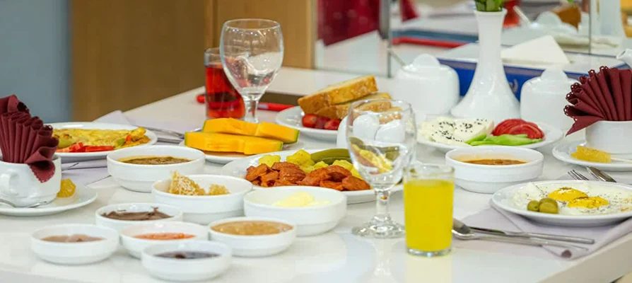 غذاهای هتل خورشید هشتم مشهد