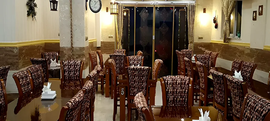رستوران هتل آپارتمان گل پونه قشم