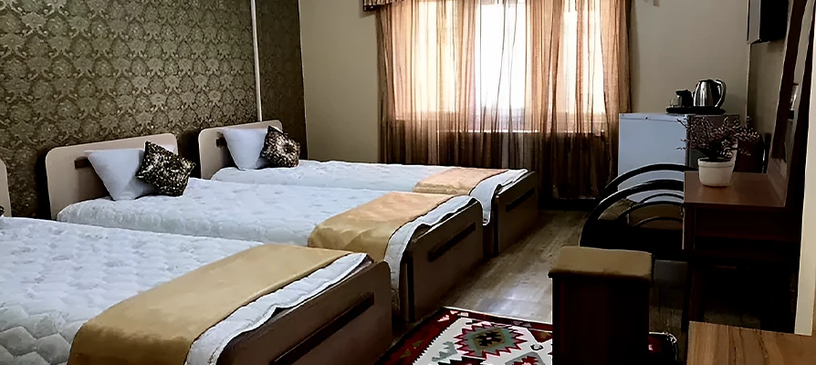 نمایی از سوئیت هتل وندیک همدان